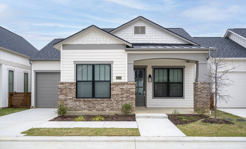 Oak - 2 bedroom floorplan layout with 2 bathrooms and 1113 square feet Oak - 2 bedroom floorplan layout with 2 bathrooms and 1113 square feet